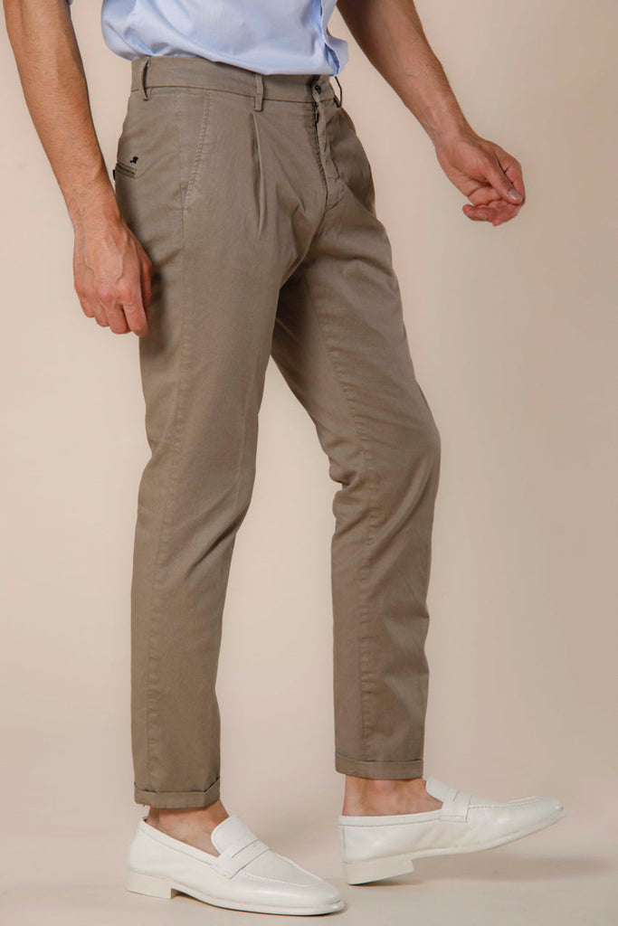 Buy Men Green Solid Carrot Fit Casual Trousers Online - 779628