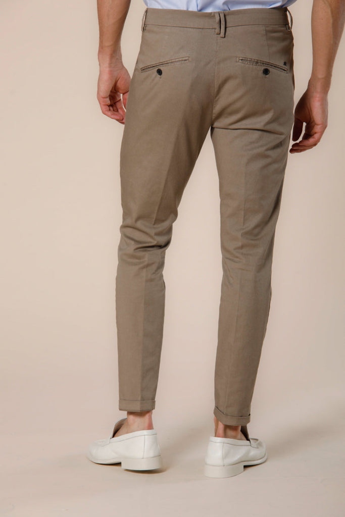 Image 3 of men's chino pants in stucco colored cotton and tencel twill Osaka 1 Pinces model by Mason's