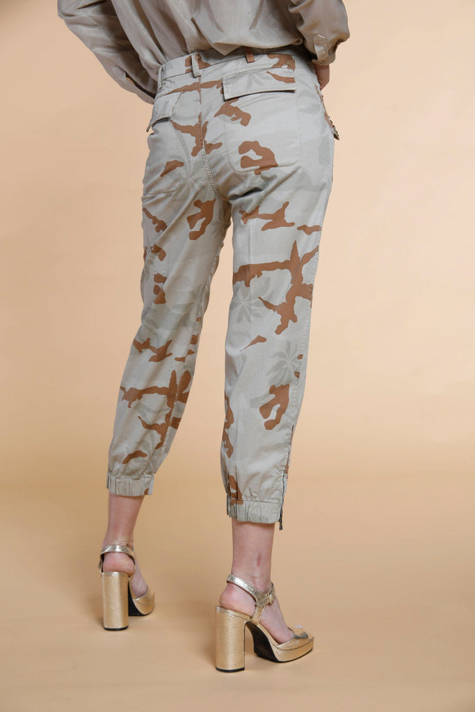 Evita woman cargo pants in cotton with palm-camou pattern curvy