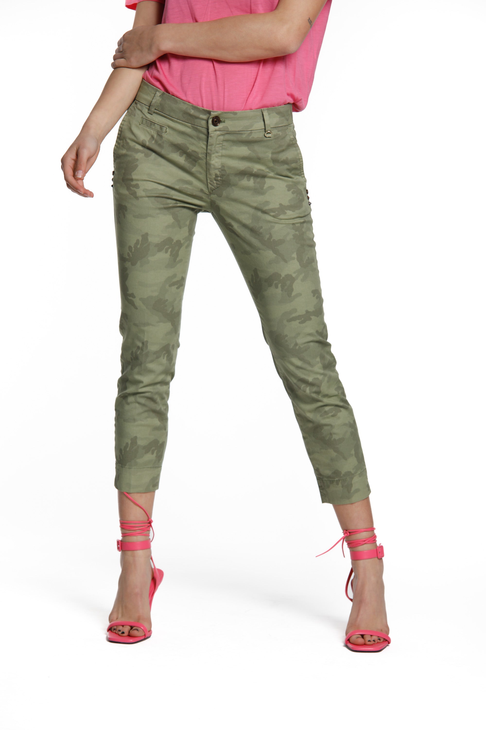 Jaqueline Capri woman chino pants in camouflage cotton curvy